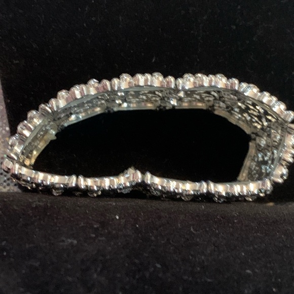 Stretch Cuff Bracelet With BLING - Picture 3 of 9